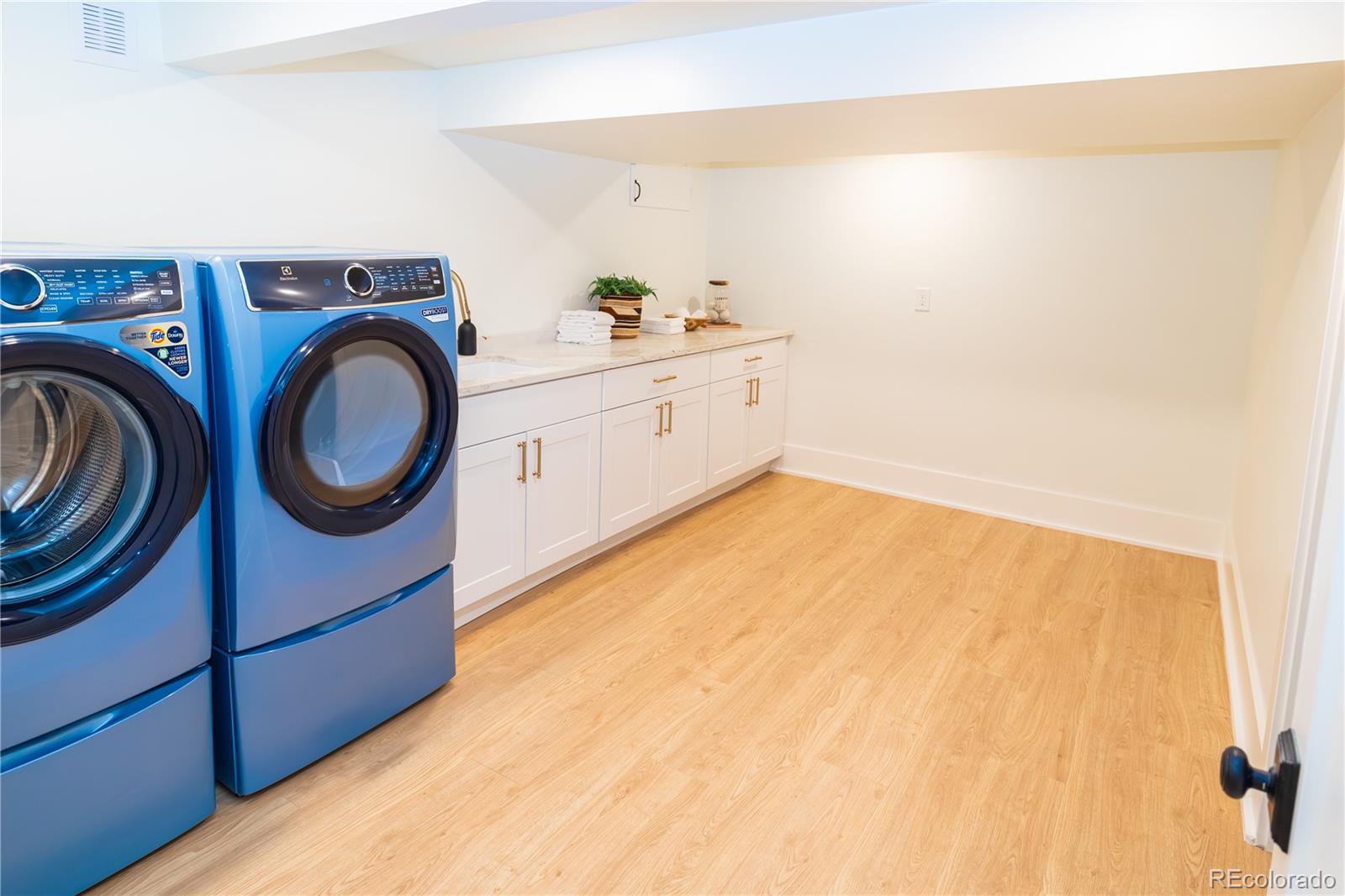 MLS Image #49 for 875 s high street,denver, Colorado