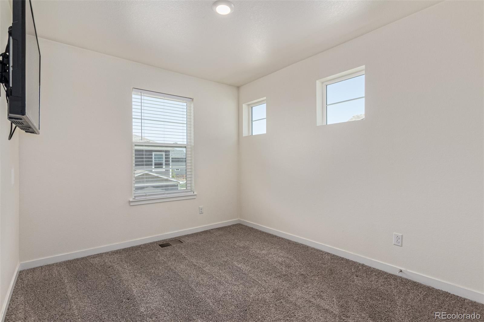 MLS Image #17 for 21821 e 7th avenue,aurora, Colorado