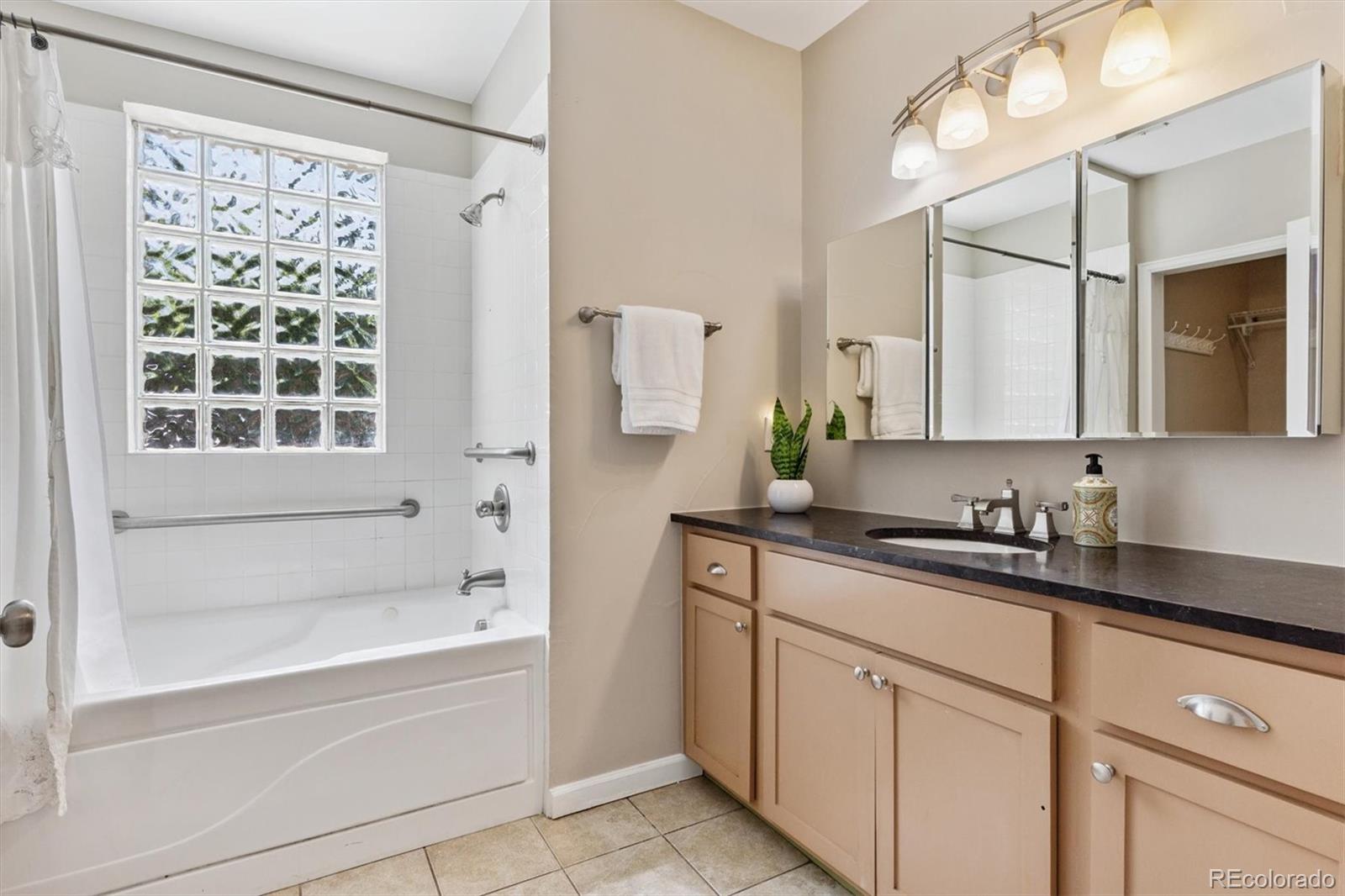 MLS Image #21 for 901 s leyden street,denver, Colorado
