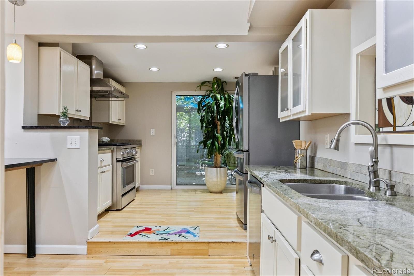 MLS Image #6 for 901 s leyden street,denver, Colorado