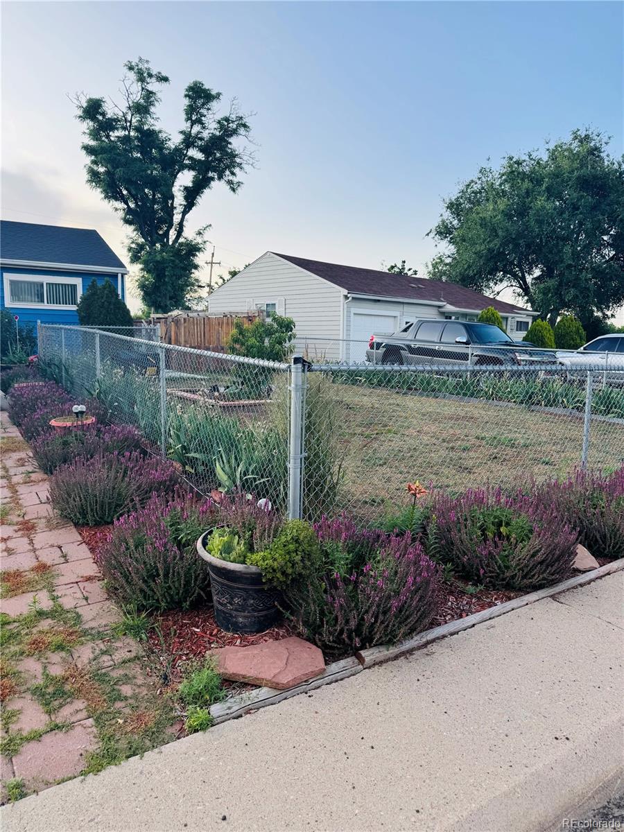 MLS Image #3 for 935 s pecos way,denver, Colorado