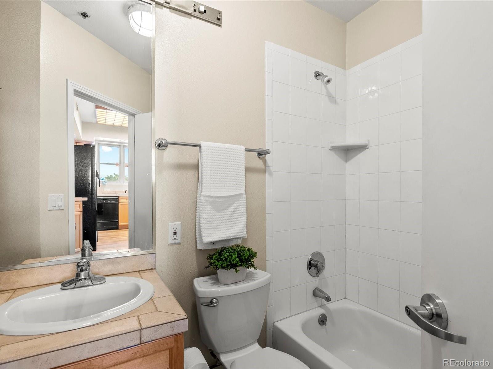 MLS Image #13 for 225 n lincoln street,denver, Colorado