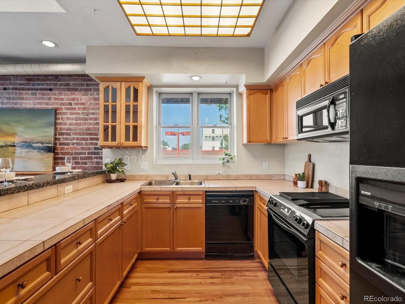 MLS Image #5 for 225 n lincoln street,denver, Colorado