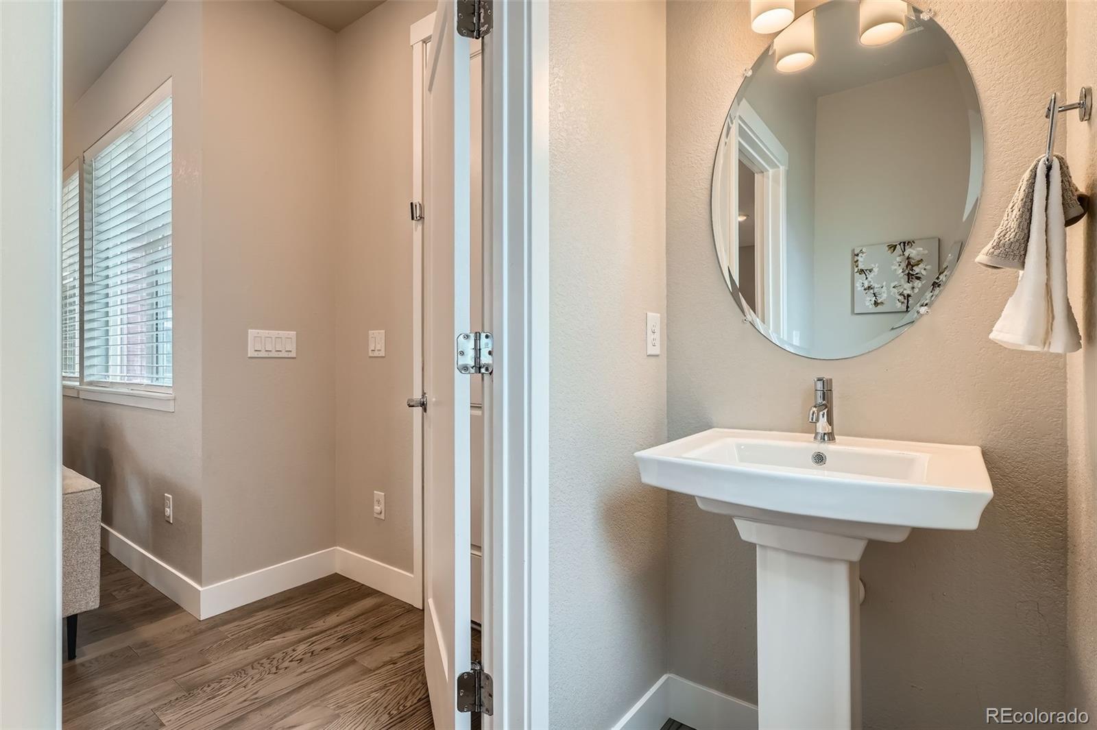 MLS Image #6 for 9769 e 62nd drive,denver, Colorado