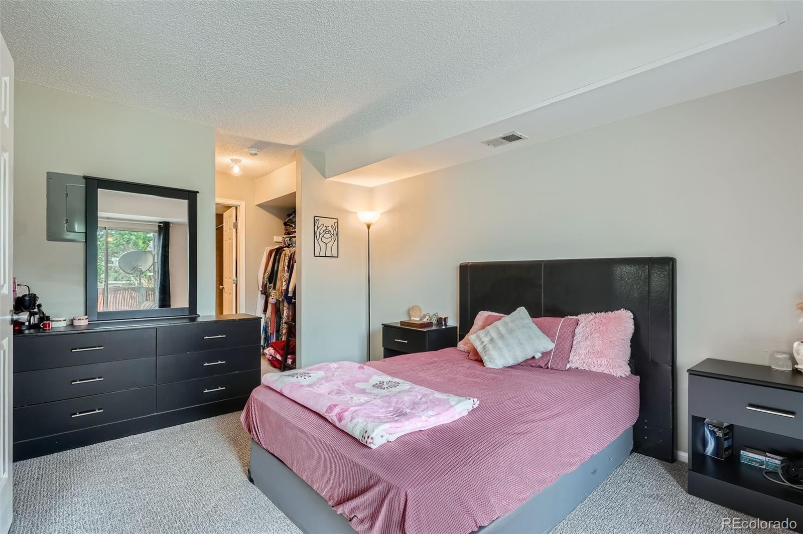MLS Image #16 for 2575 s syracuse way,denver, Colorado