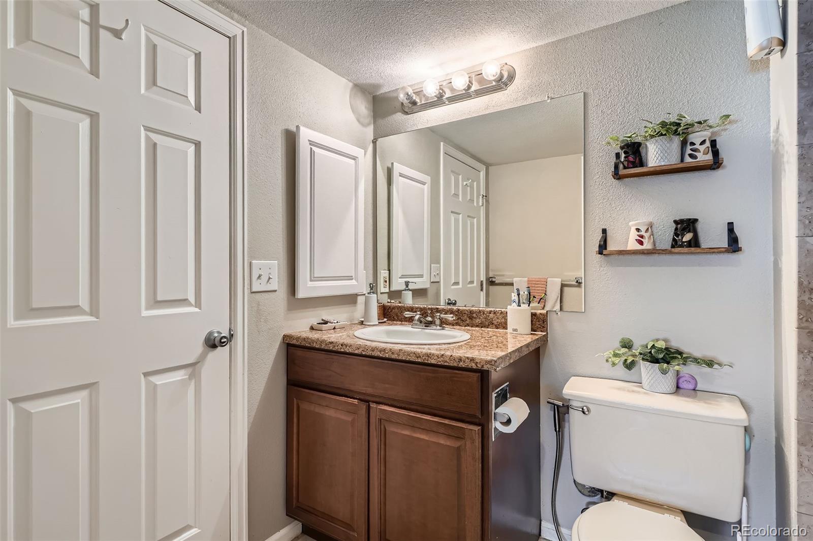 MLS Image #21 for 2575 s syracuse way,denver, Colorado