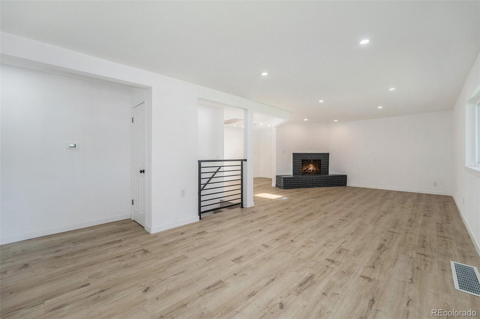 MLS Image #4 for 1420 s ivy way,denver, Colorado
