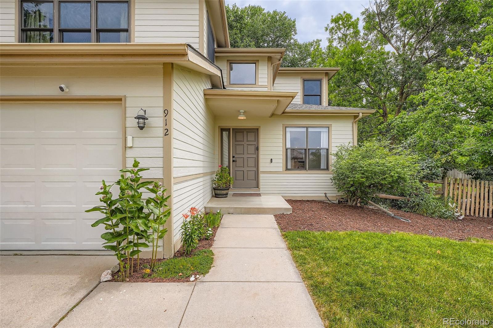 MLS Image #2 for 912 s galena street,aurora, Colorado