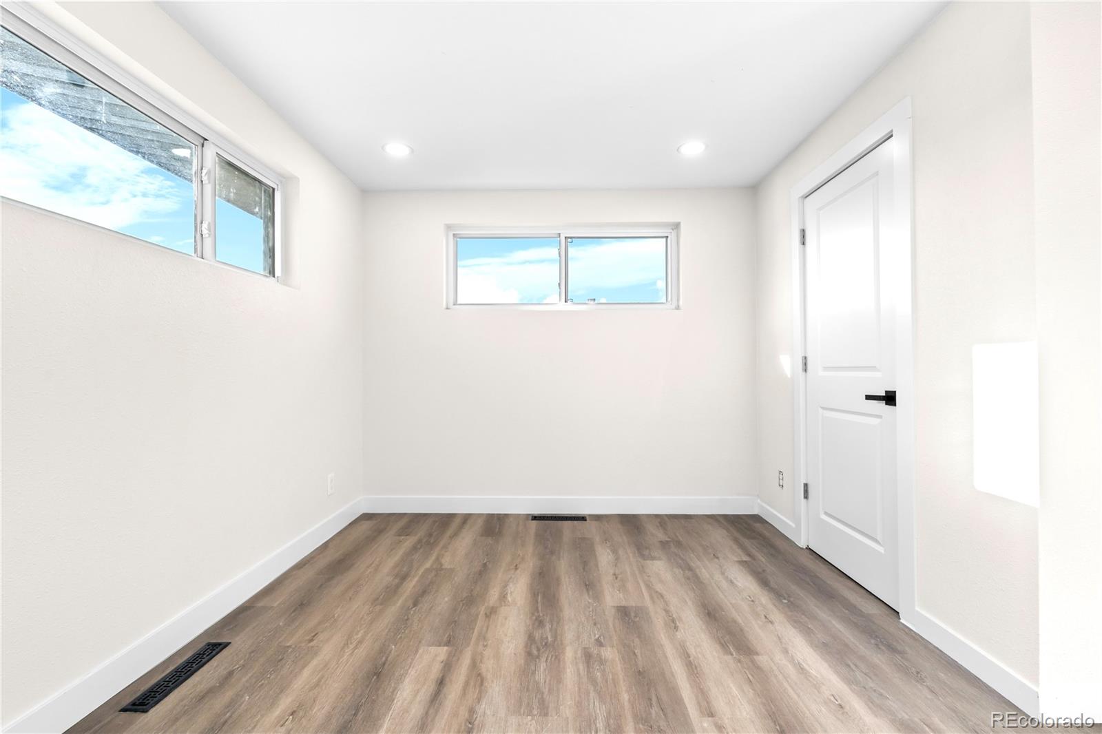 MLS Image #6 for 220 s raleigh street,denver, Colorado