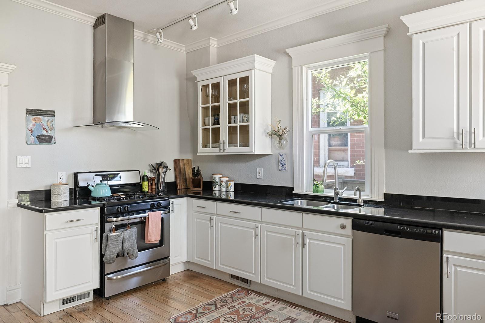 MLS Image #13 for 2445 n franklin street,denver, Colorado