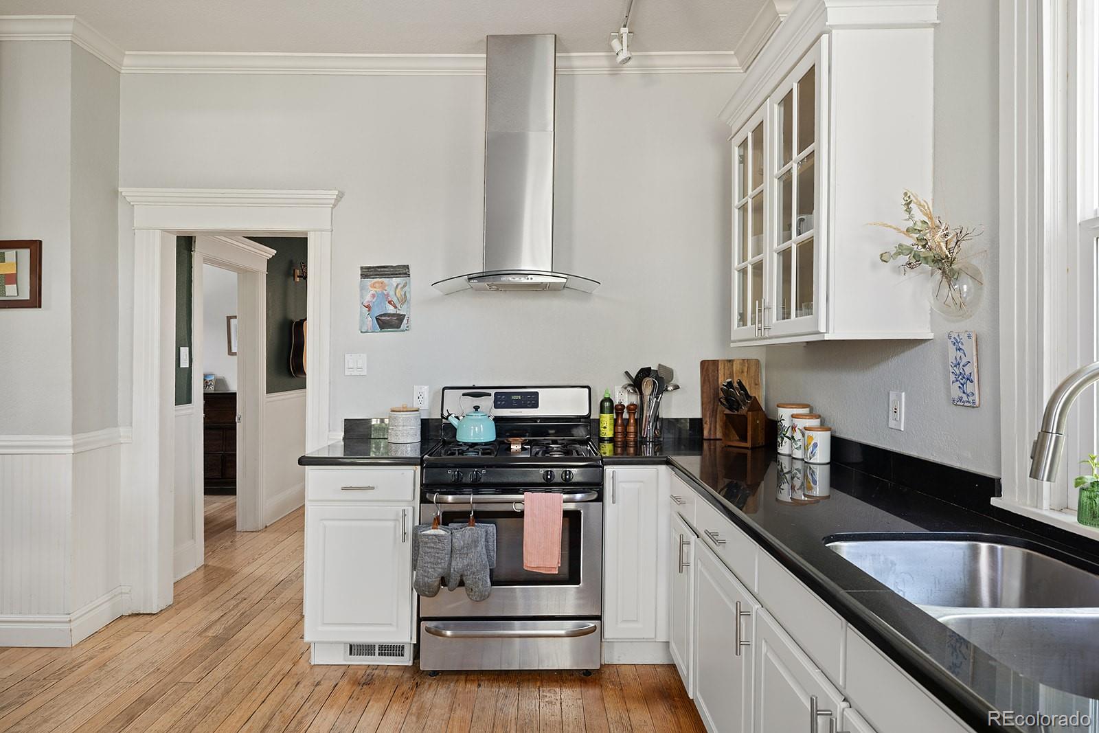 MLS Image #14 for 2445 n franklin street,denver, Colorado