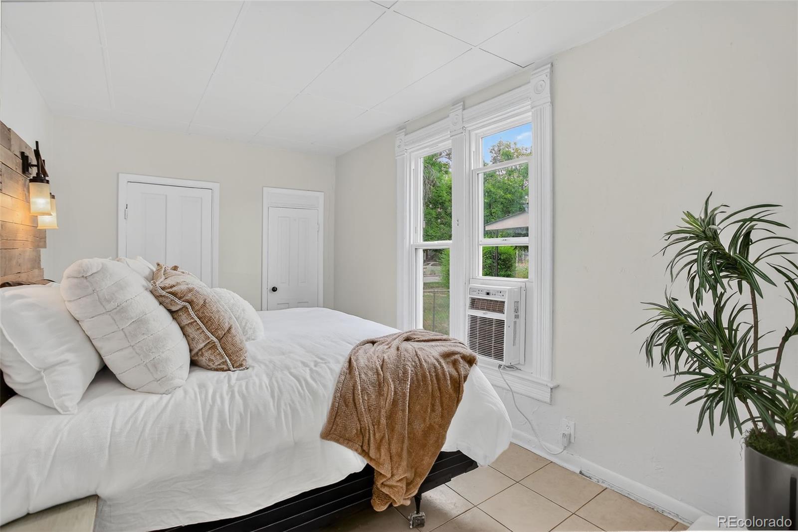 MLS Image #17 for 274 s lincoln street,denver, Colorado