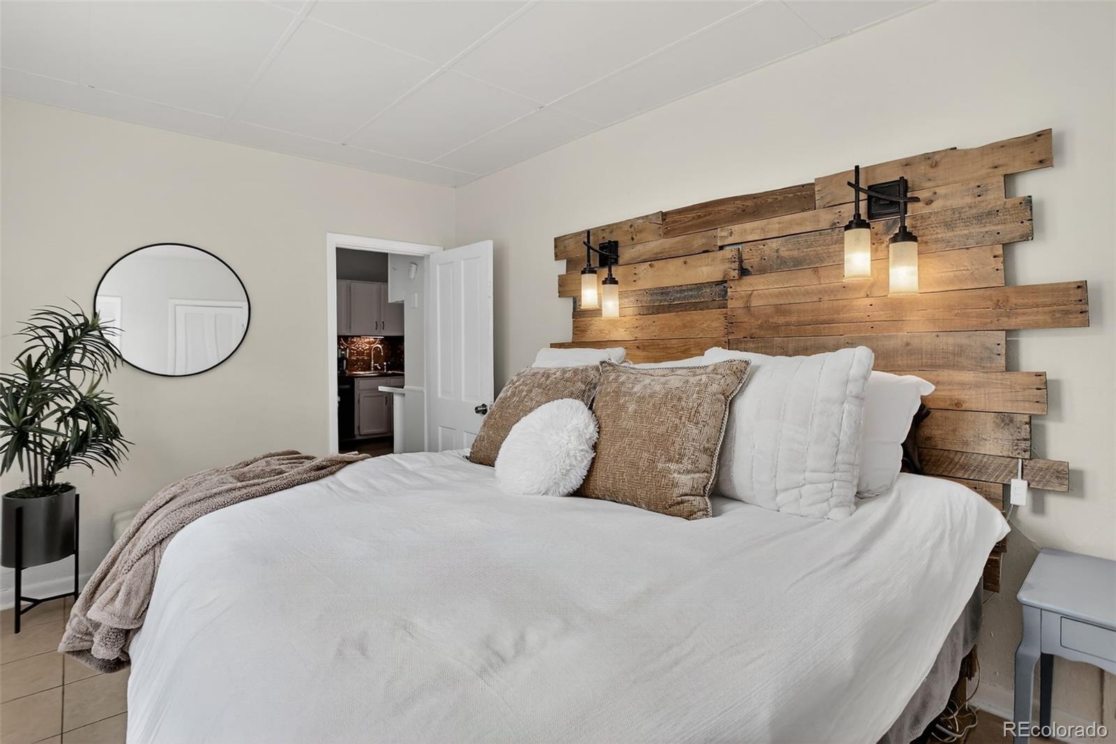 MLS Image #19 for 274 s lincoln street,denver, Colorado