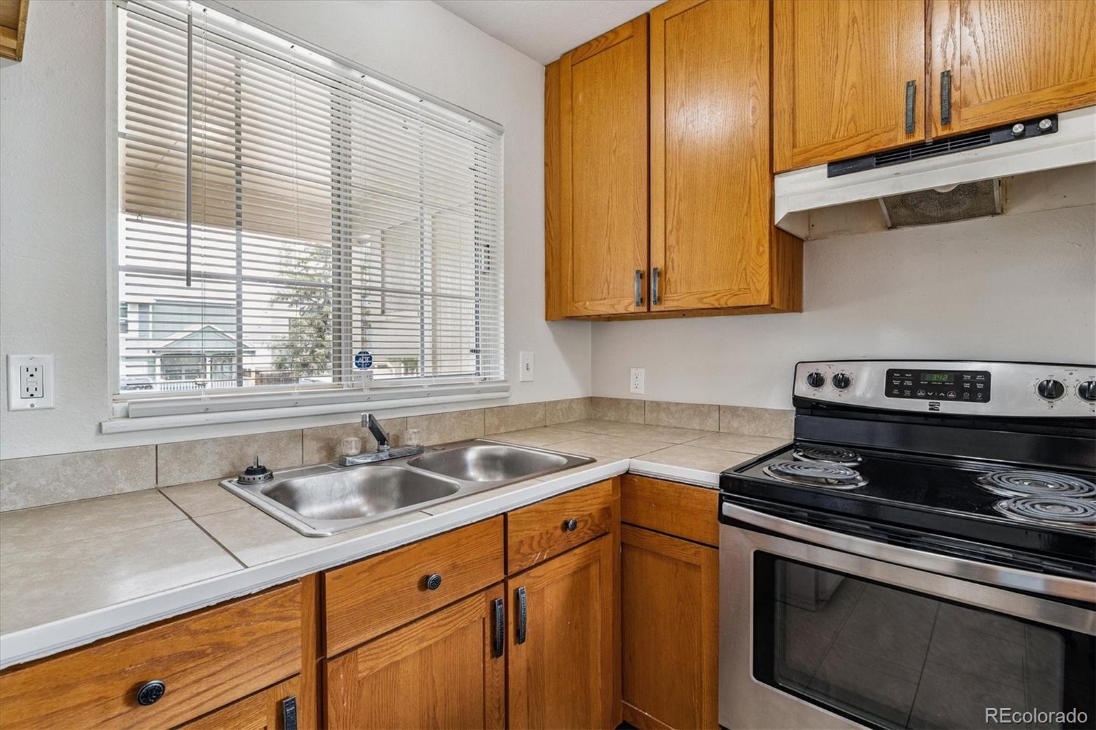 MLS Image #10 for 21052 e 45th avenue,denver, Colorado