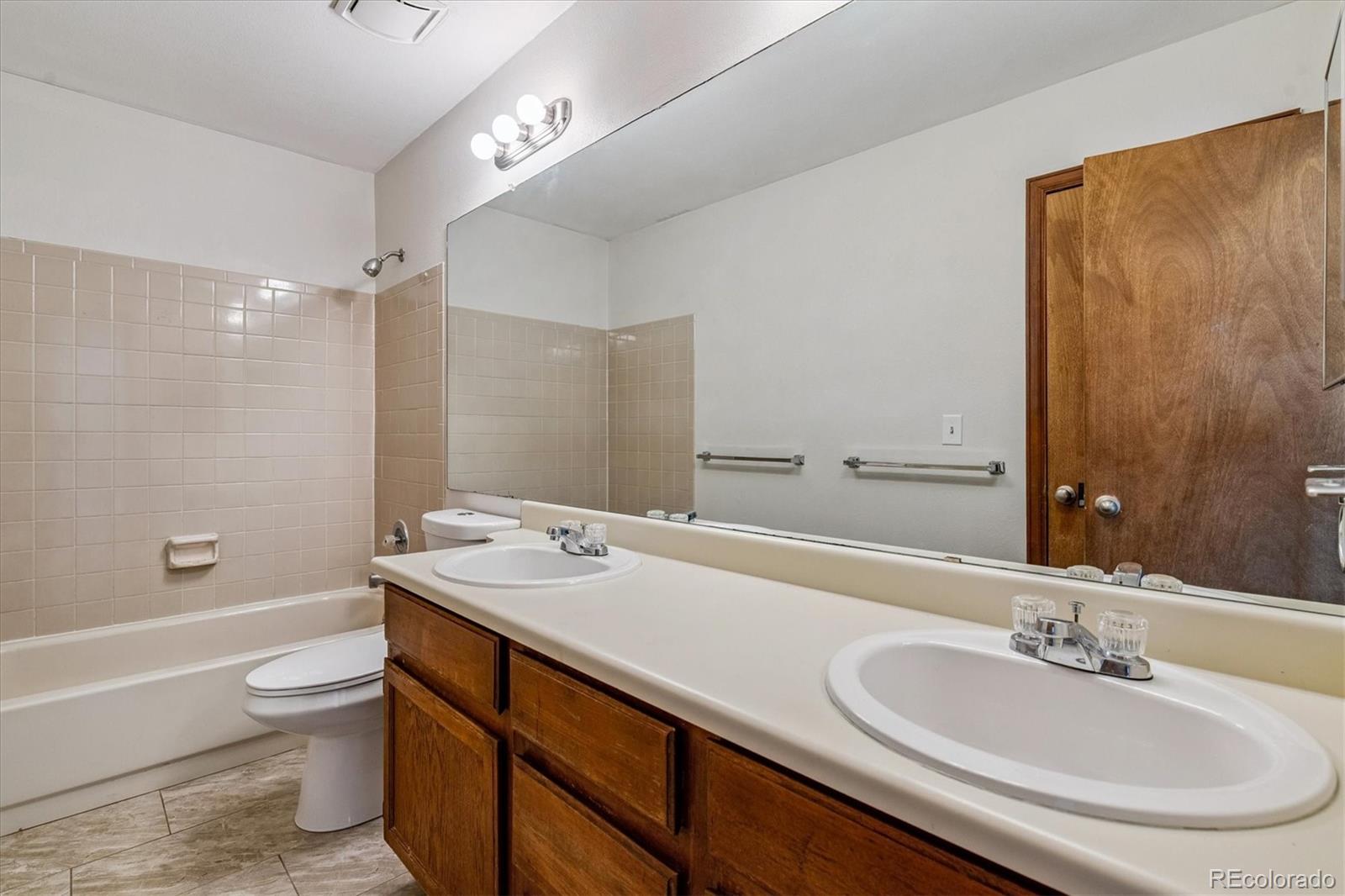 MLS Image #13 for 21052 e 45th avenue,denver, Colorado