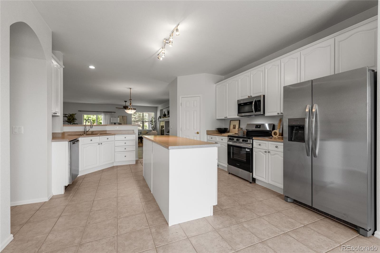 MLS Image #18 for 23421 e long place,aurora, Colorado