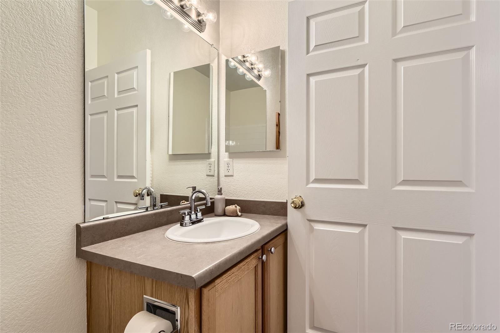 MLS Image #19 for 4221 s blackhawk circle,aurora, Colorado
