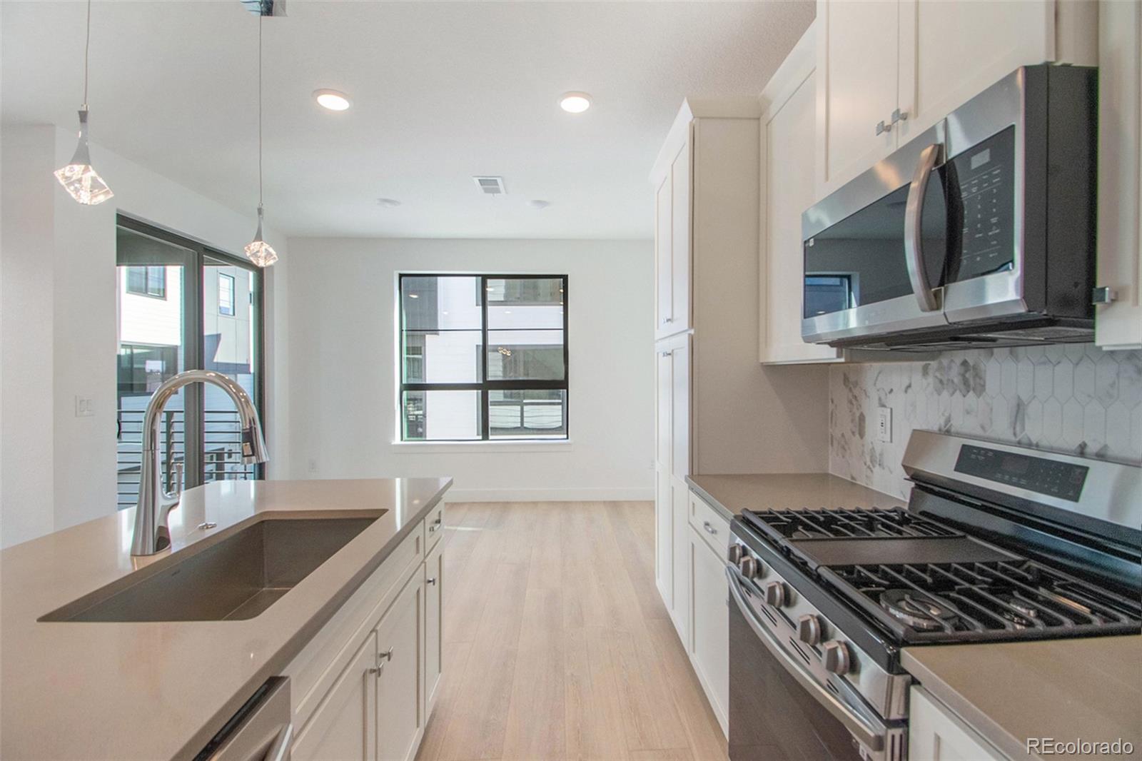MLS Image #5 for 2032 s holly street 3,denver, Colorado