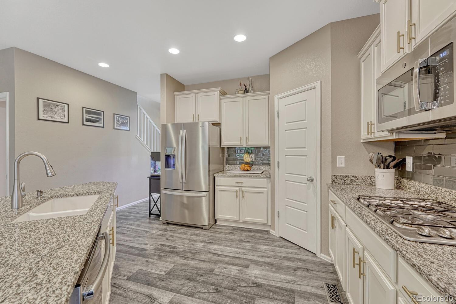 MLS Image #6 for 22583 e union circle,aurora, Colorado