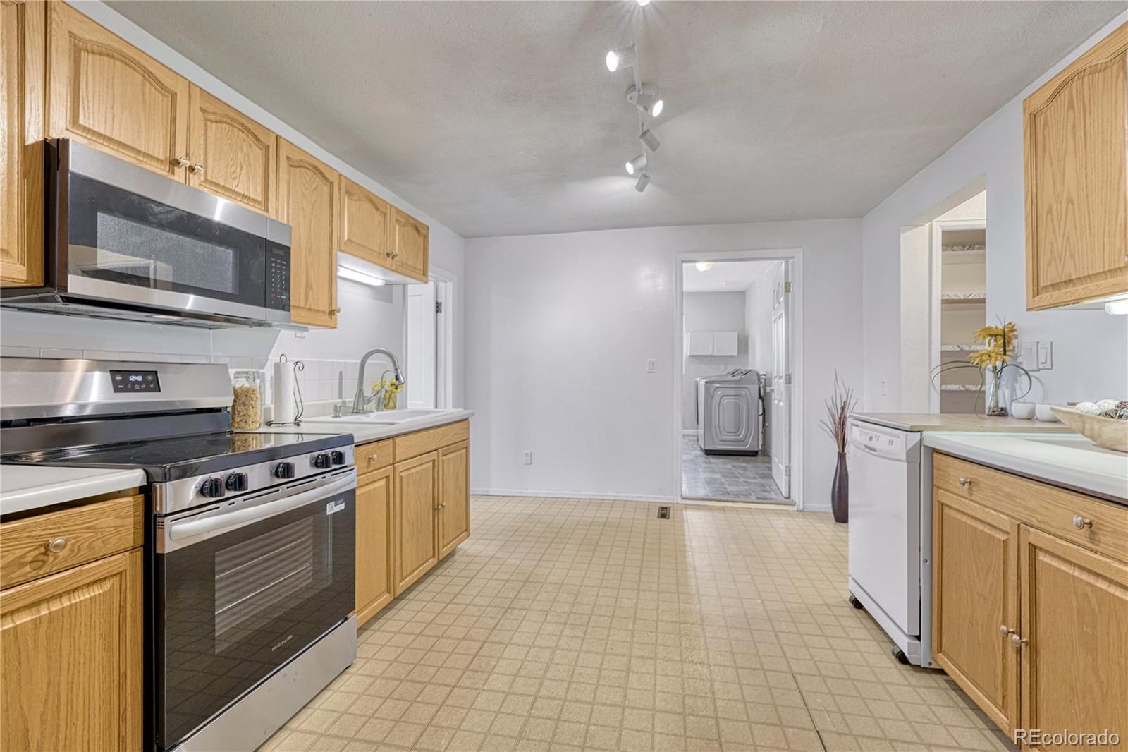 MLS Image #14 for 490  g avenue,limon, Colorado