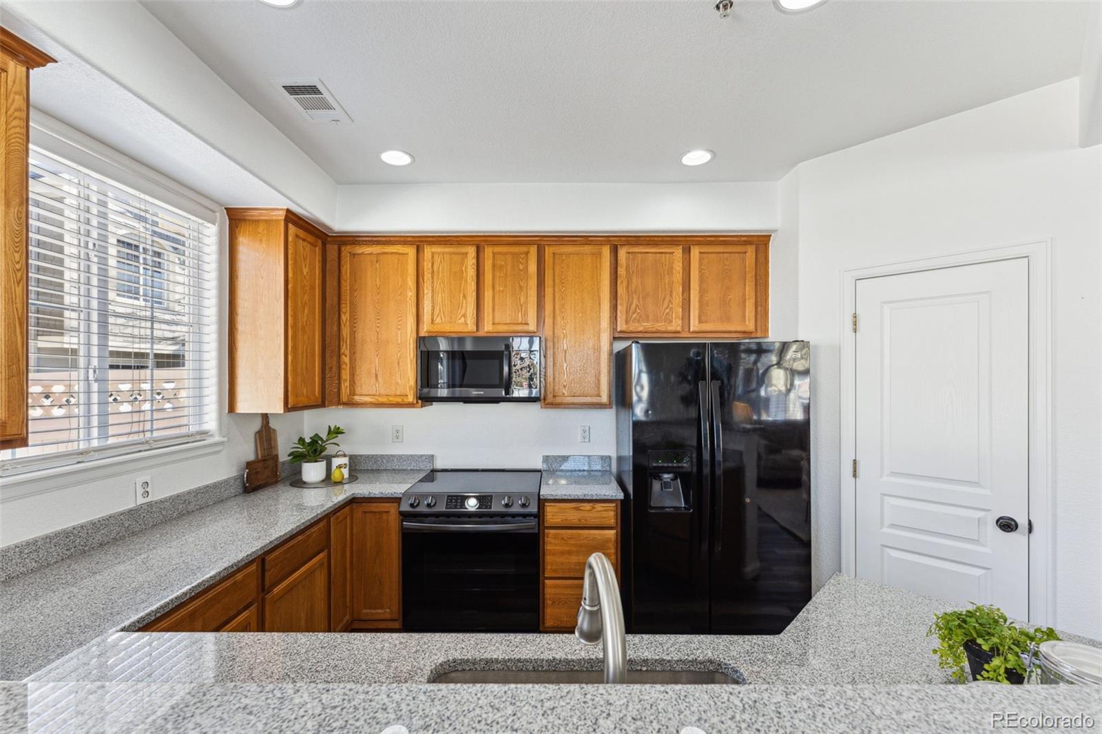 MLS Image #9 for 9980 w jewell avenue,lakewood, Colorado