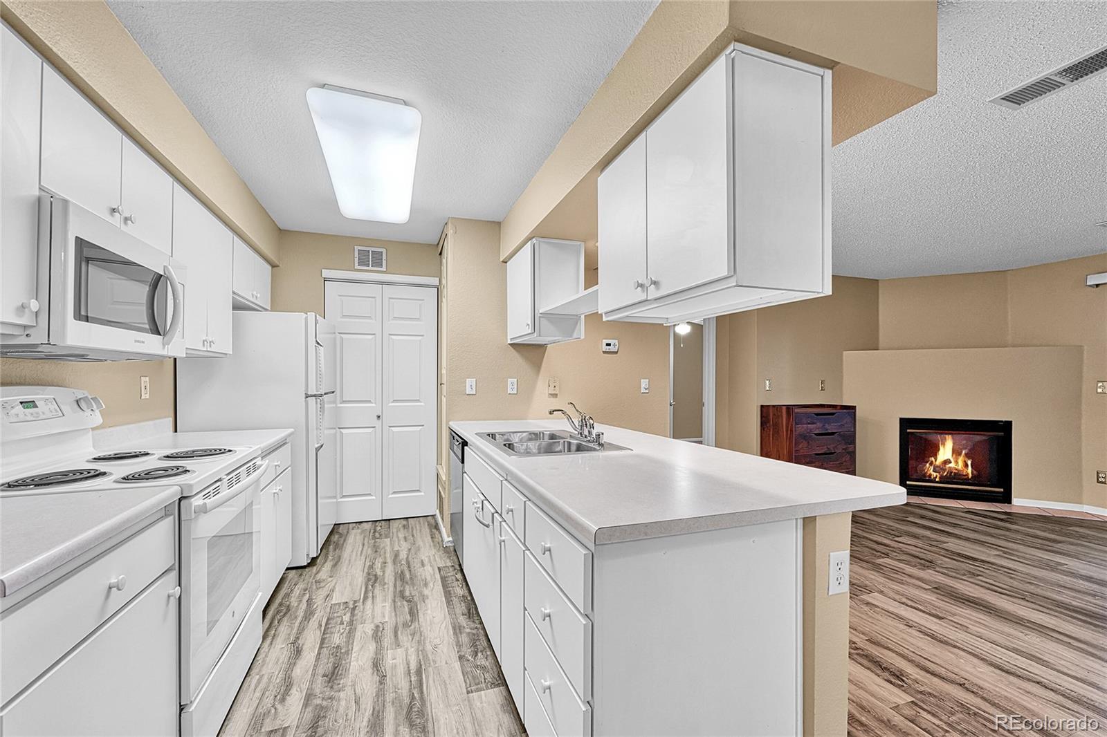 MLS Image #4 for 8065 w eastman place,denver, Colorado
