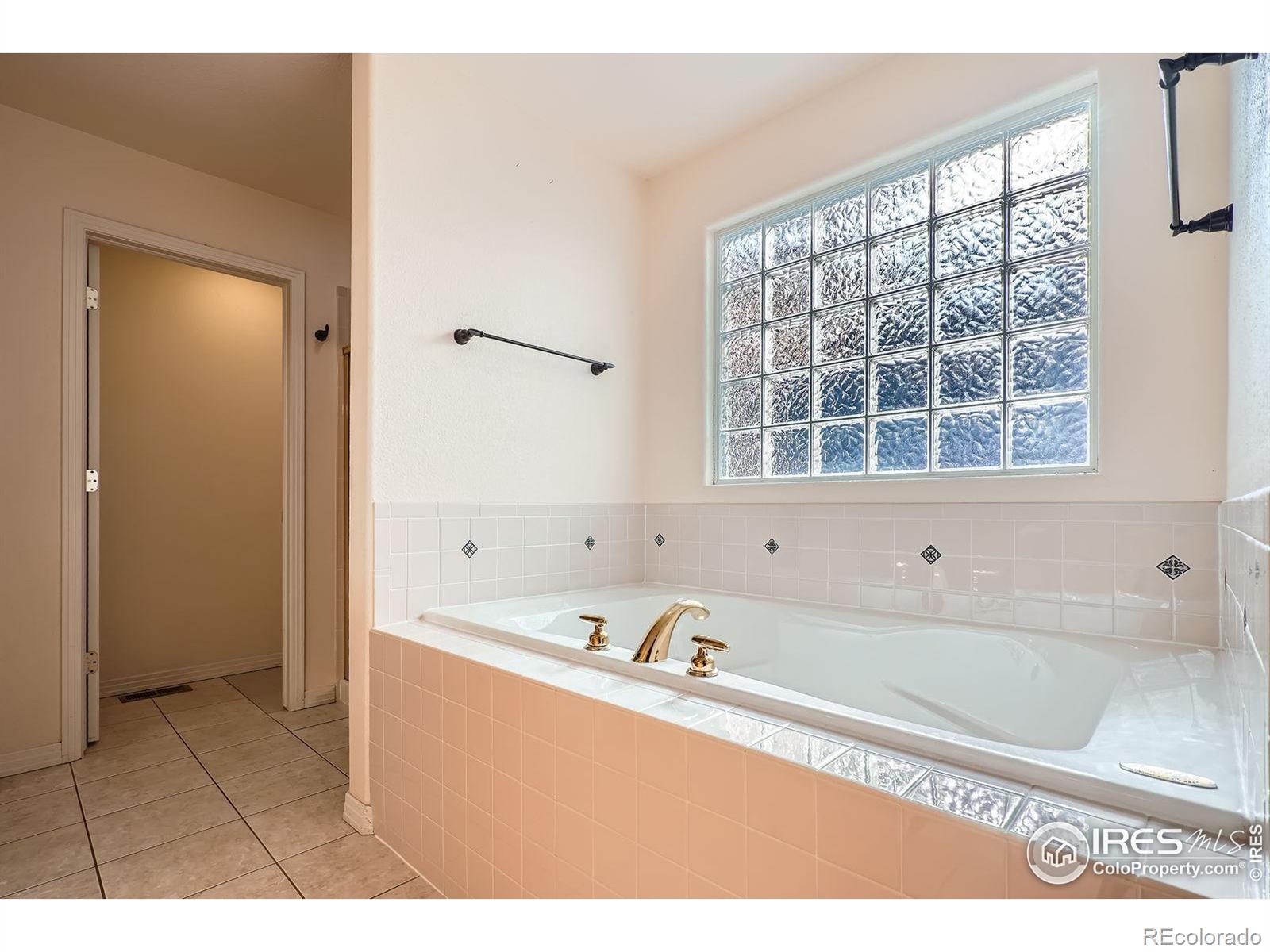 MLS Image #14 for 2615  falcon drive,longmont, Colorado