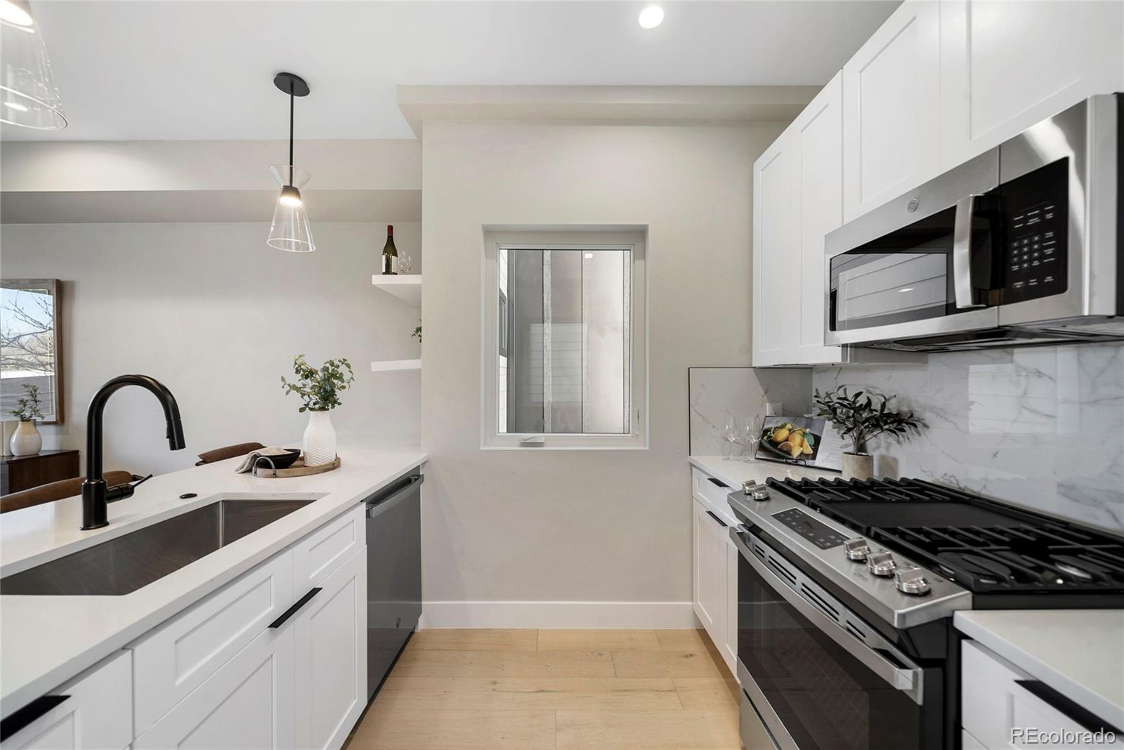 MLS Image #10 for 1473 n locust ,denver, Colorado