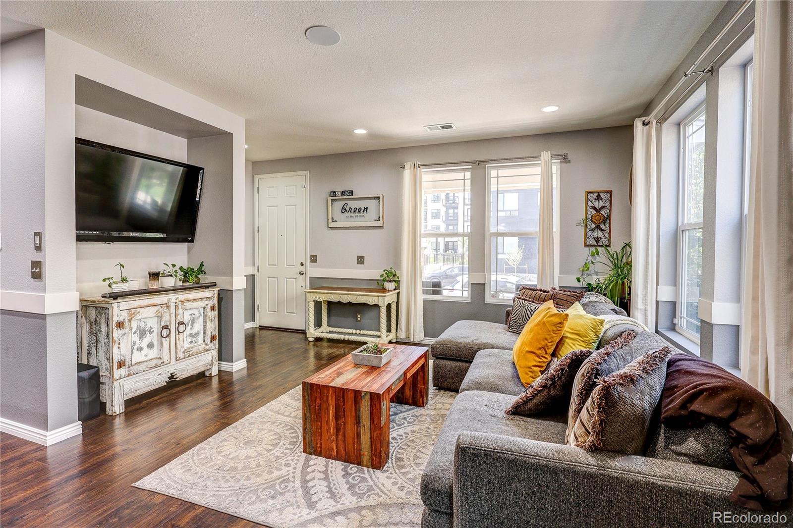 MLS Image #4 for 8321 e 33rd avenue,denver, Colorado