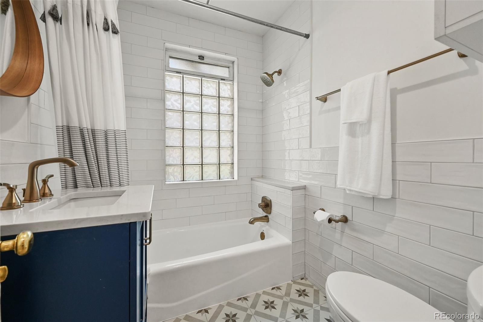 MLS Image #16 for 836  steele street,denver, Colorado