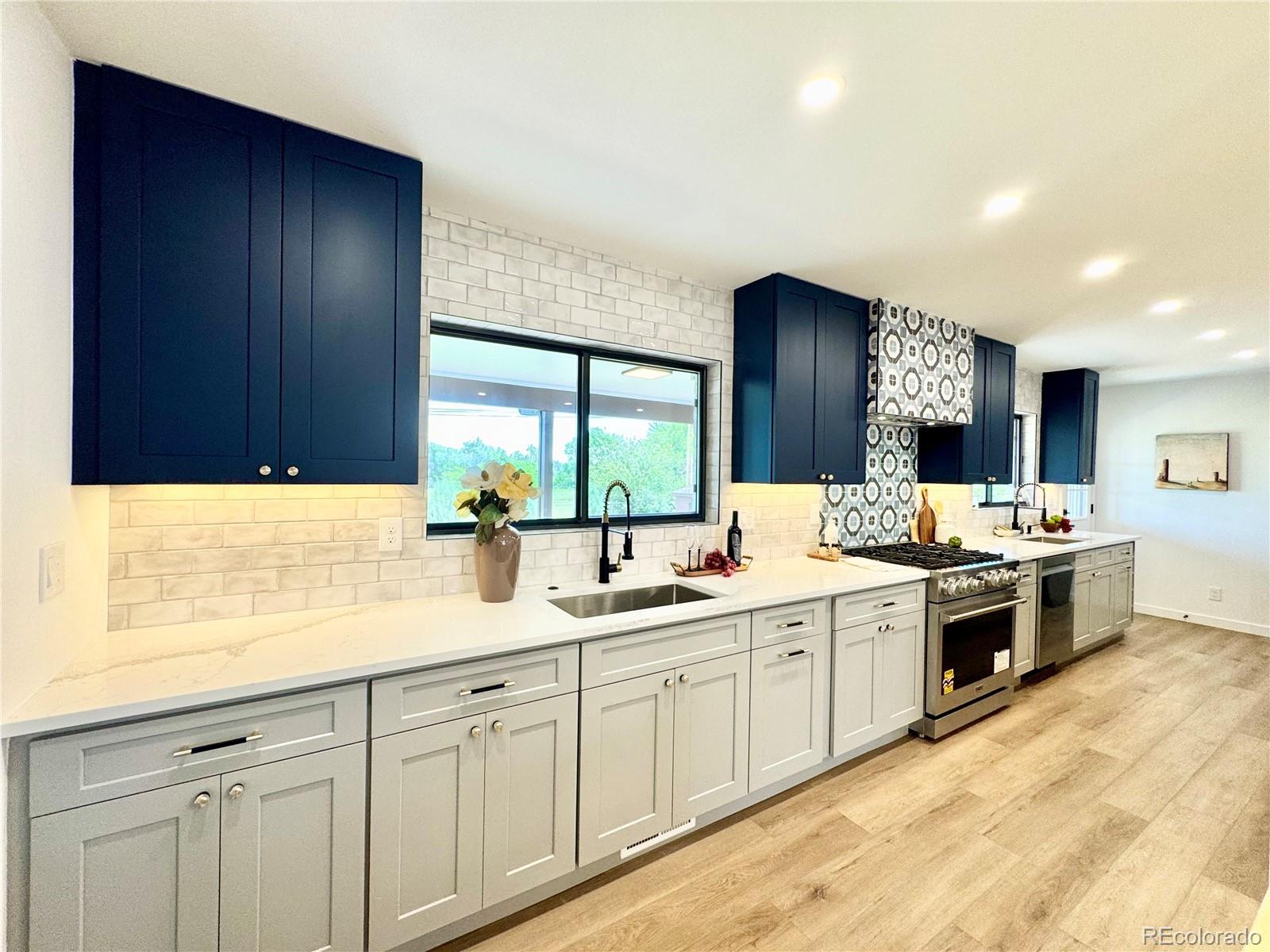 MLS Image #18 for 4192 s vrain street,denver, Colorado