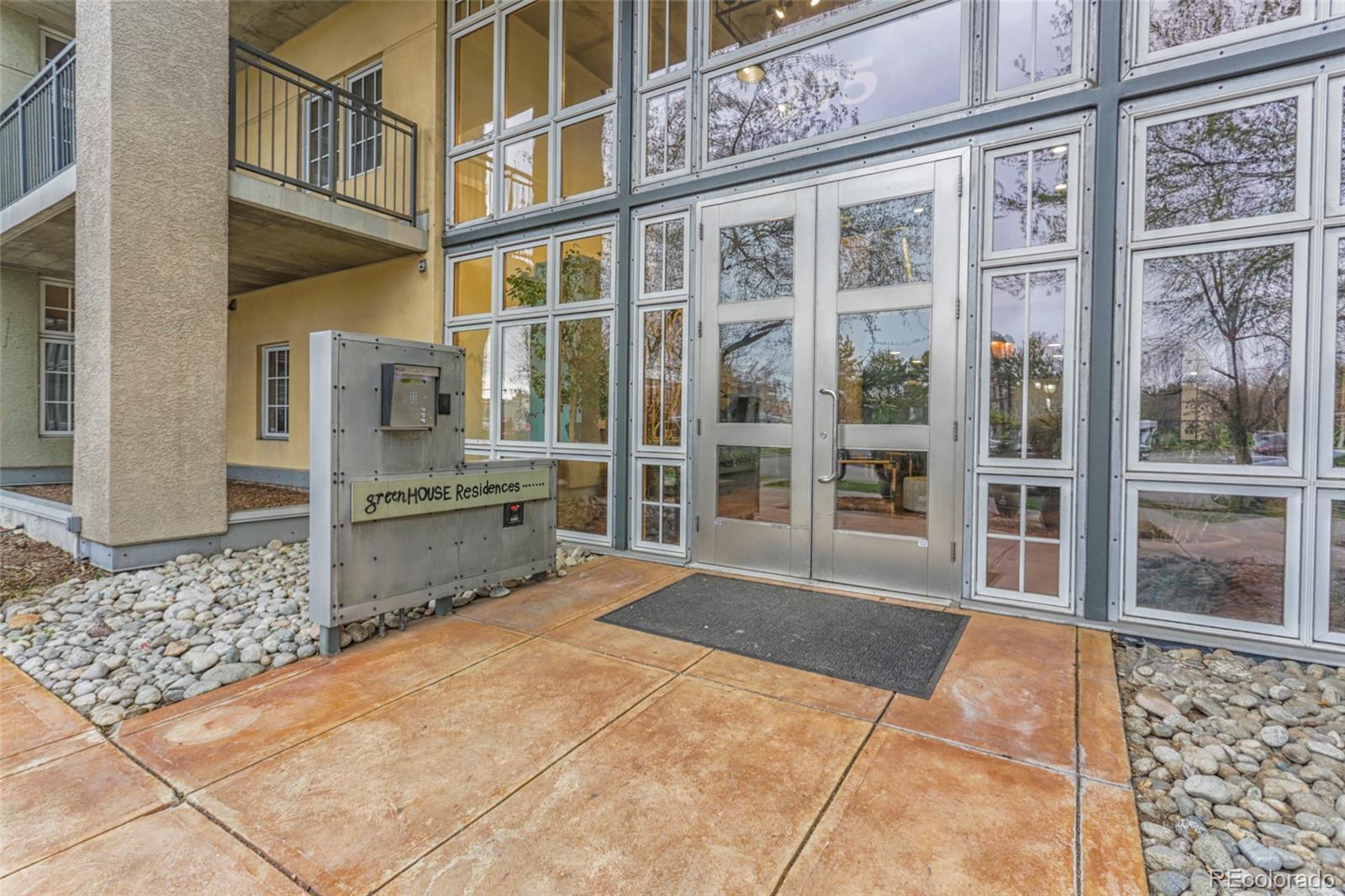 MLS Image #12 for 275 s harrison street 409,denver, Colorado