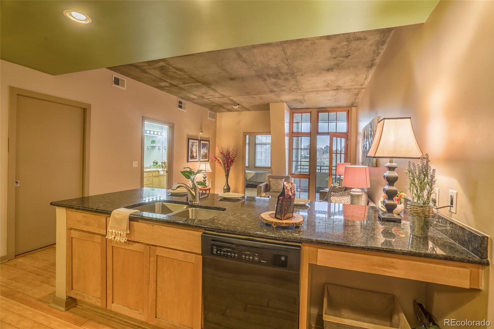 MLS Image #4 for 275 s harrison street 409,denver, Colorado