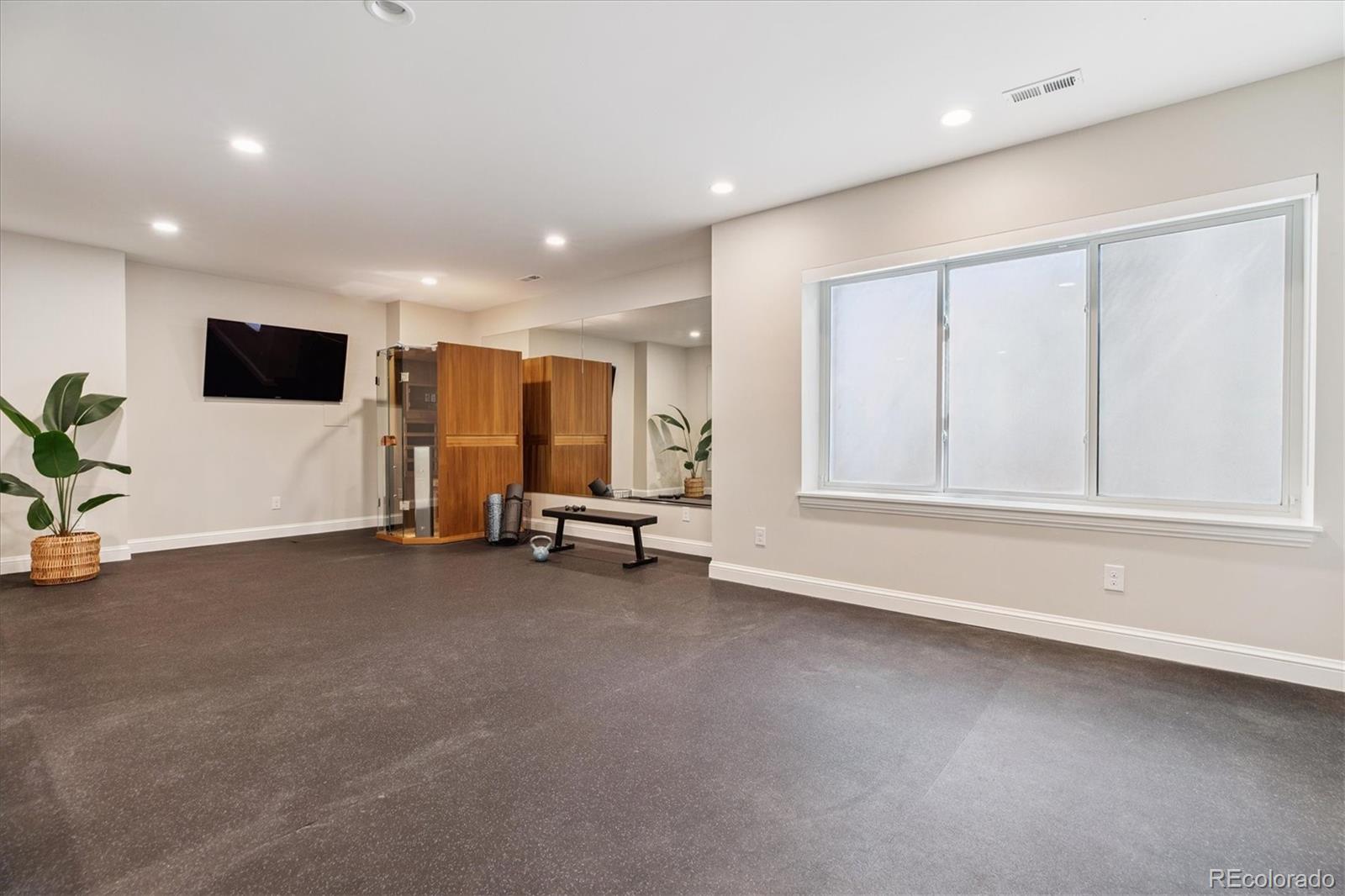 MLS Image #41 for 115 s glencoe ,denver, Colorado