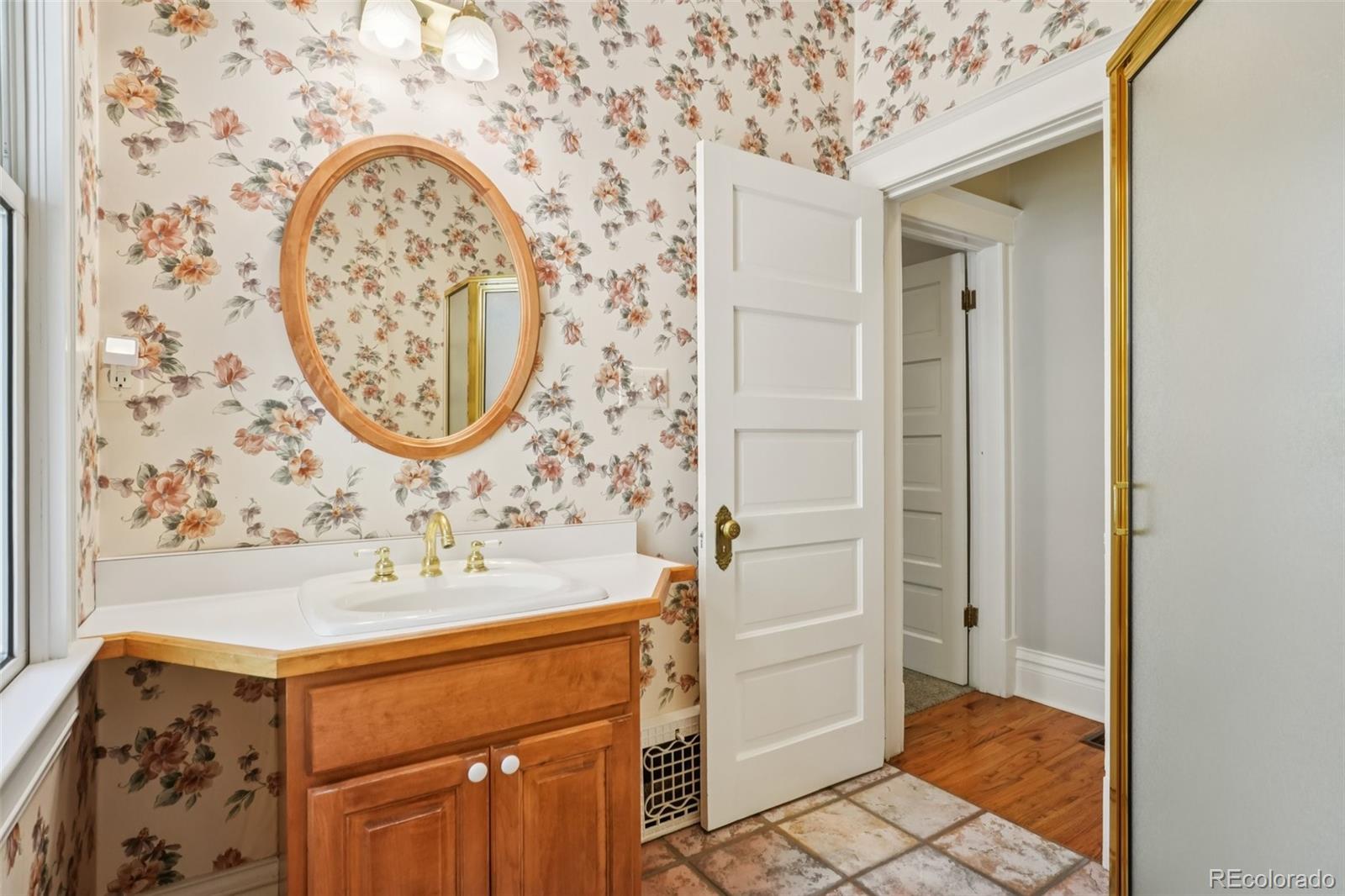 MLS Image #20 for 2360 s milwaukee street,denver, Colorado