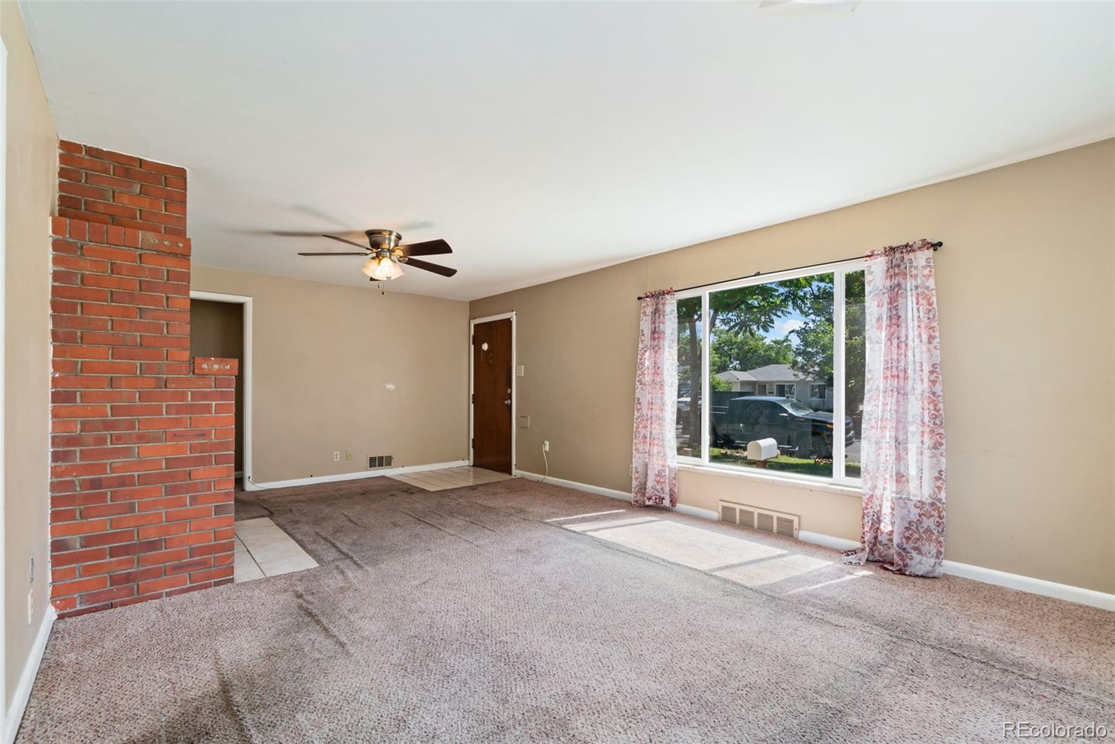 MLS Image #4 for 1049  galena street,aurora, Colorado