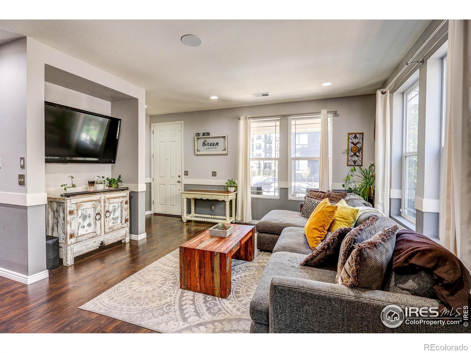 MLS Image #4 for 8321 e 33rd avenue,denver, Colorado