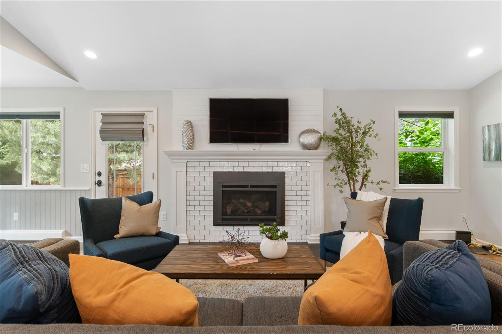 MLS Image #10 for 2717 s langley court,denver, Colorado