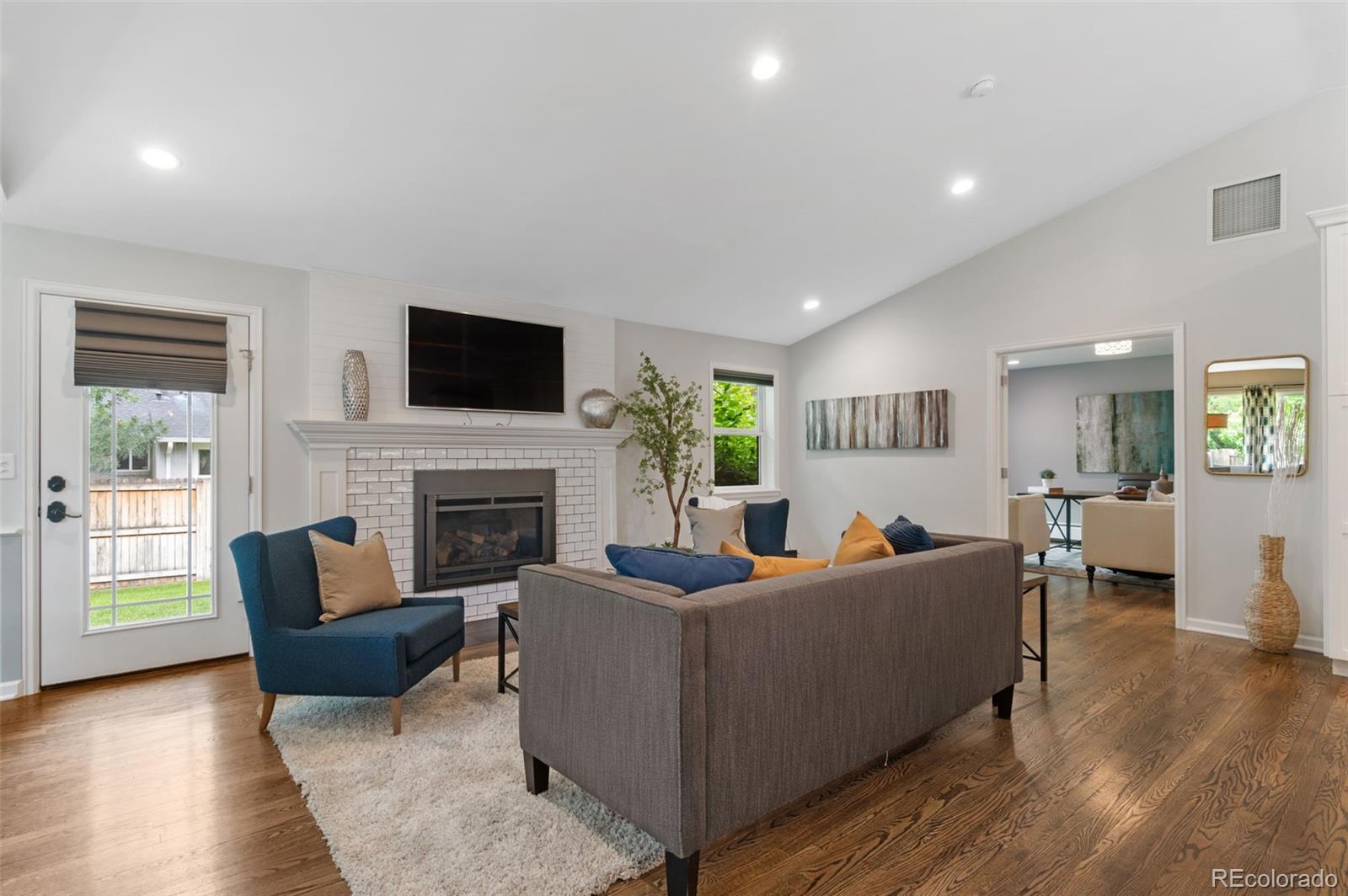 MLS Image #11 for 2717 s langley court,denver, Colorado