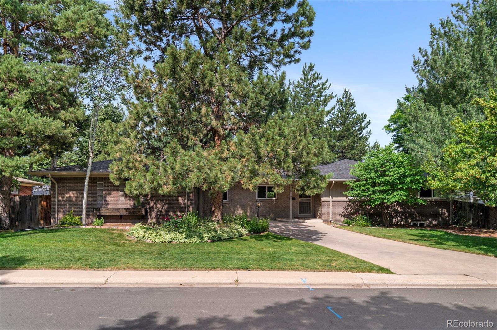 MLS Image #38 for 2717 s langley court,denver, Colorado