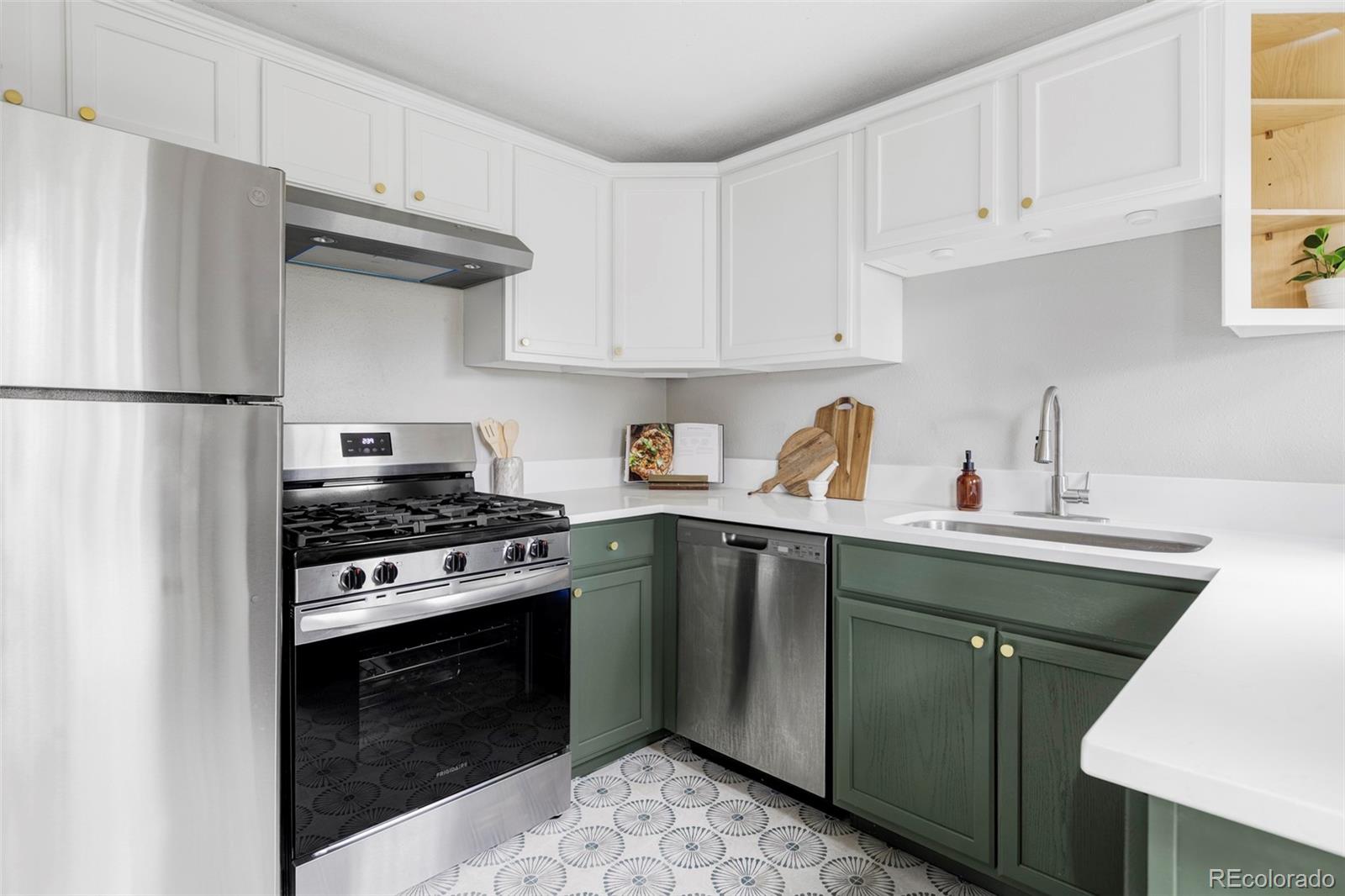 MLS Image #10 for 2970  leyden street,denver, Colorado