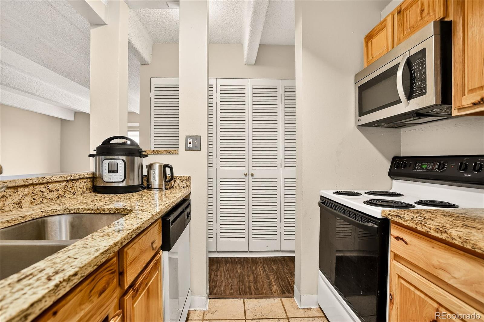 MLS Image #7 for 1365  columbine street,denver, Colorado