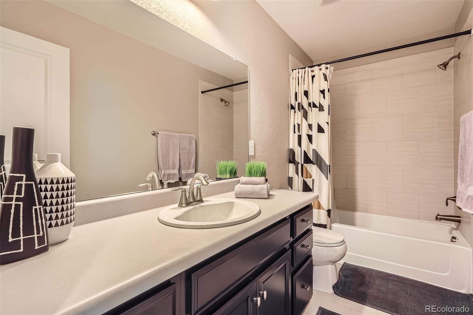 MLS Image #21 for 1519 s dayton street,denver, Colorado