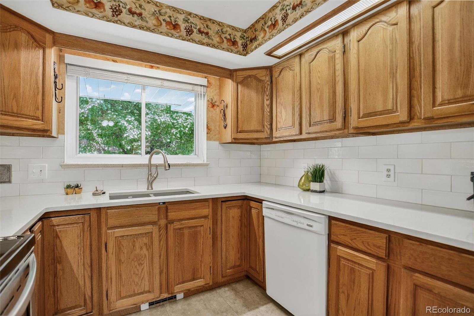 MLS Image #9 for 2920 s york street,denver, Colorado