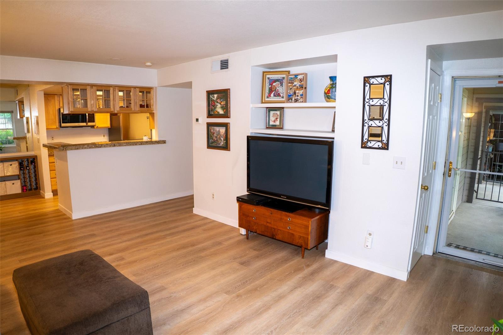 MLS Image #6 for 9263 e arbor circle,englewood, Colorado
