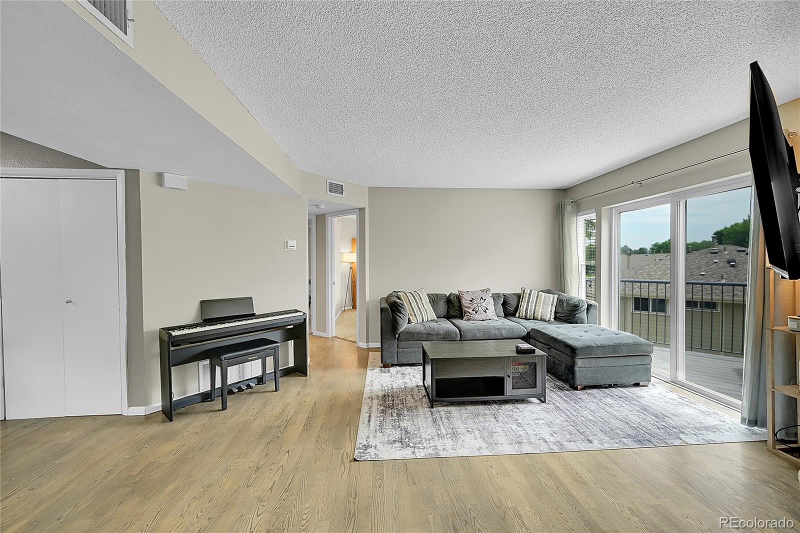 MLS Image #6 for 1226 s monaco parkway 308,denver, Colorado