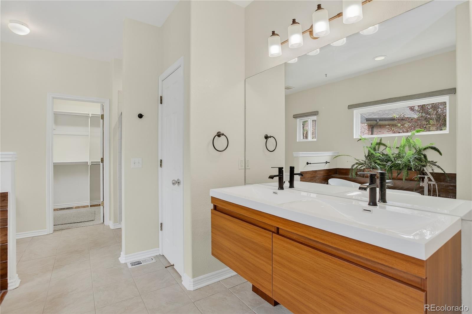 MLS Image #28 for 5926 s elkhart court,centennial, Colorado