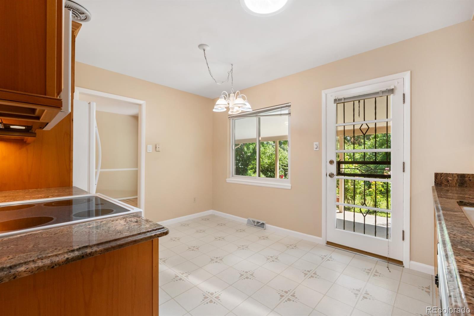 MLS Image #10 for 2698 s niagara street,denver, Colorado