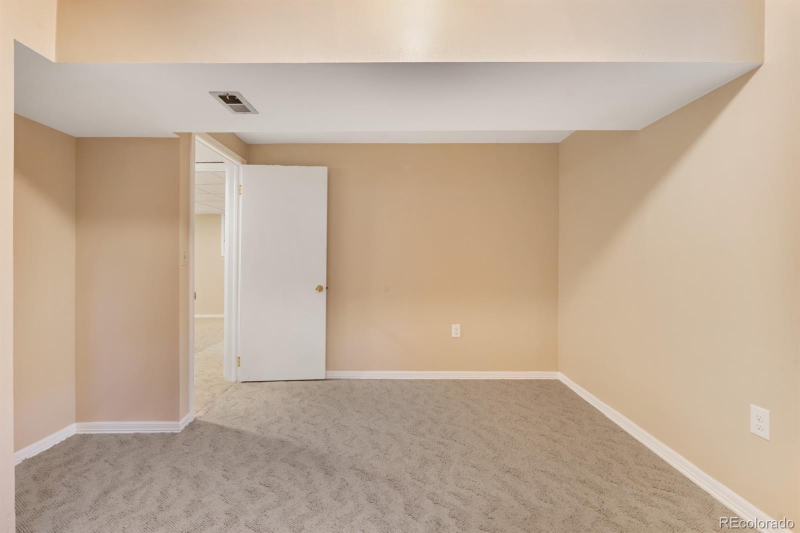 MLS Image #13 for 2698 s niagara street,denver, Colorado