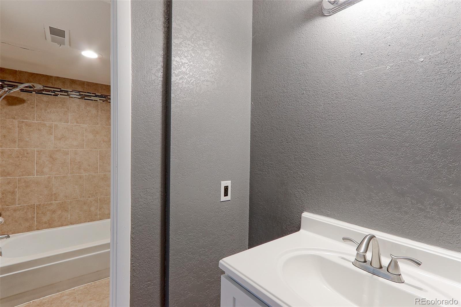 MLS Image #9 for 14204 e 1st drive,aurora, Colorado